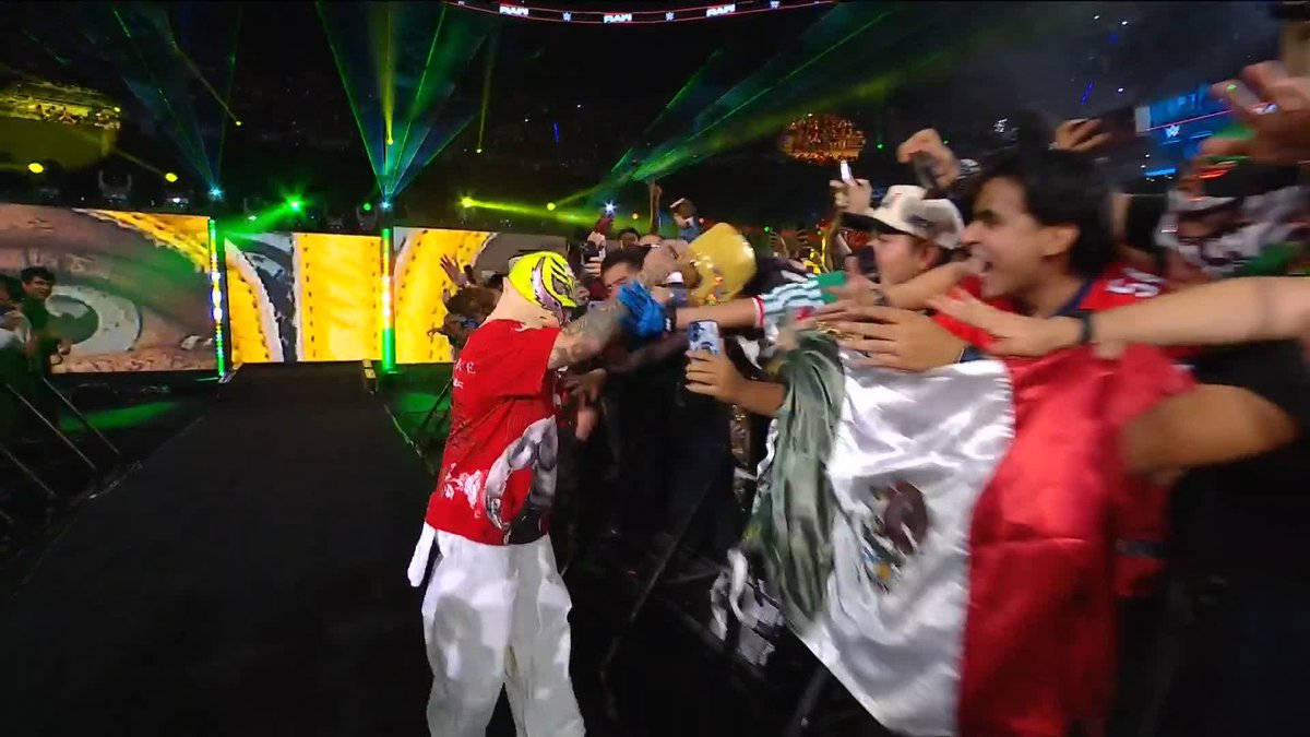 Mexico City LOVES Rey Mysterio!! 😍 ♛Rey Mysterio❔