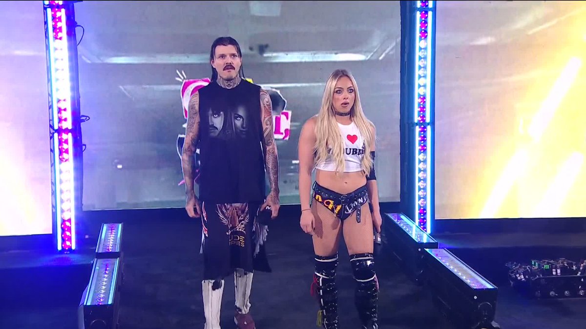Dominik Mysterio y Liv Morgan interrumpen a Stephanie Vaquer 🤬👎 #WWERaw