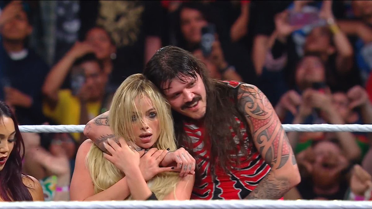 The Judgment Day llegó a la lucha para ayudar a Liv Morgan y Dominik 😈😈 #WWERaw