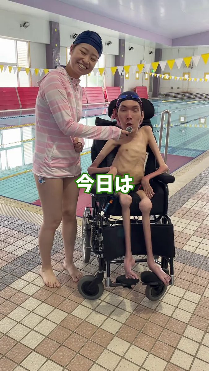 25m水泳に挑戦する車椅子生活の重度障がい者さん こんな環境でも絶望せずに難題に挑戦できるの凄すぎる、😭