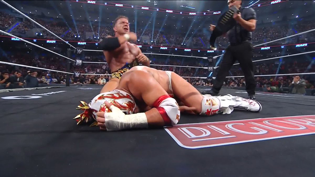 KEEP ON RUNNING 💨 Chad Gable RETAINS the Intercontinental Title!!
