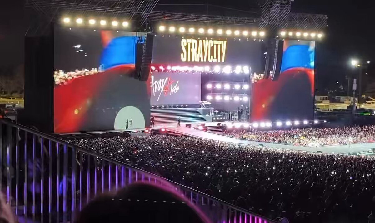 STRAY KIDS PERFORMING HALL OF FAME!🖤 #StrayCityBuenosAires