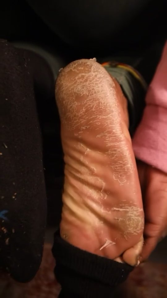 Goddess Divine9 taking off her stinky socks
