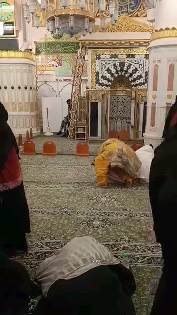 دنیا کی سب سے پر سکون جگہ 💚 السلام علیک یا رسول اللہ ﷺ یا اللہ اس مبارک جگہ کے صدقے میری اور سب کی حاضری قبول فرما۔ سب کے دلوں کی مرادیں پوری فرما۔ آمین ثم آمین🤲 #JummaMubarak #Madina #viral #trending #foryou #fyp #explorepage #viralreels #trendingnow #explore #reelsviral