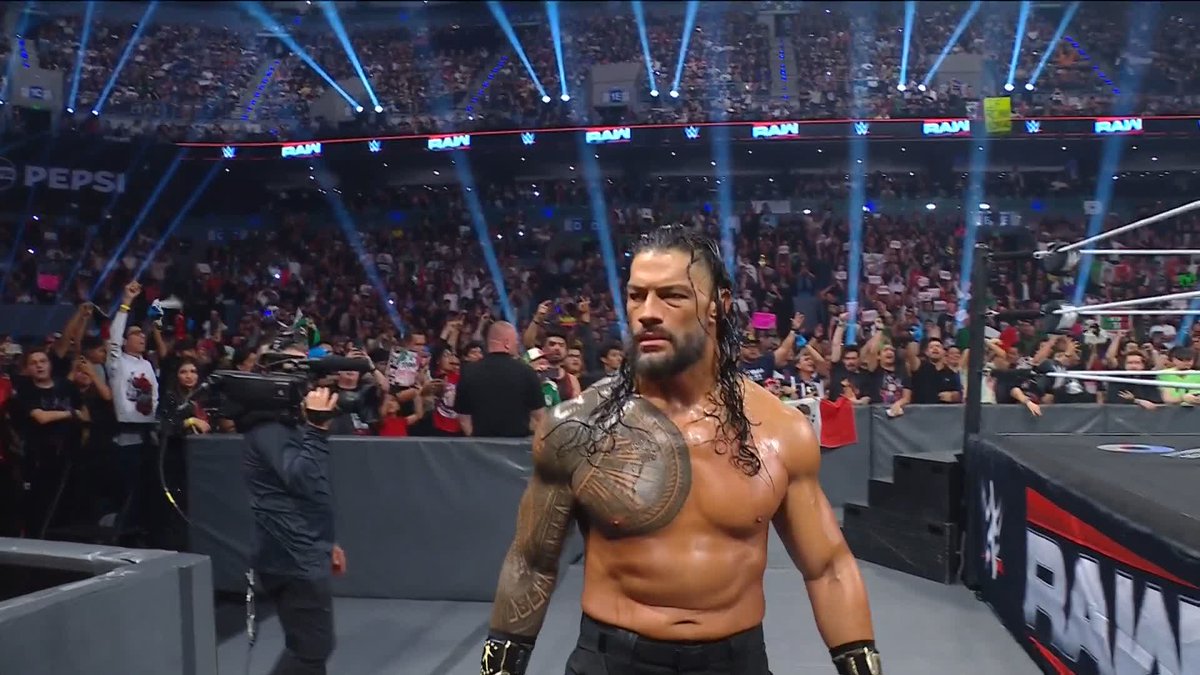 Roman is in enemy territory tonight! 👀 PENTA EL ZERO M