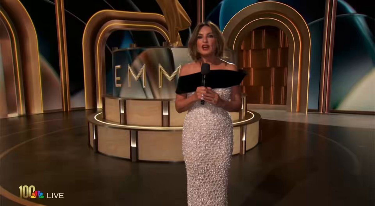 Sally Field introduces tribute to her late Steel Magnolias co-star Dolly Parton #Emmys