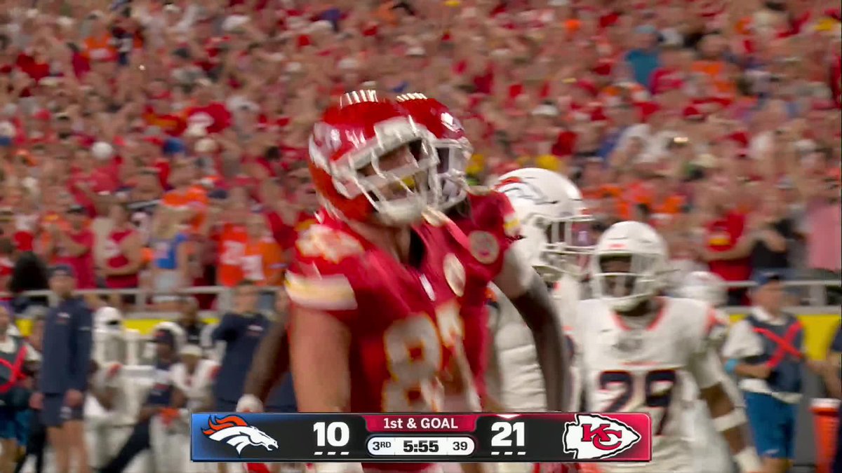 Travis Kelce gets loose 😮💨 Taylor Swift and Jason Kelce were lovin' it!