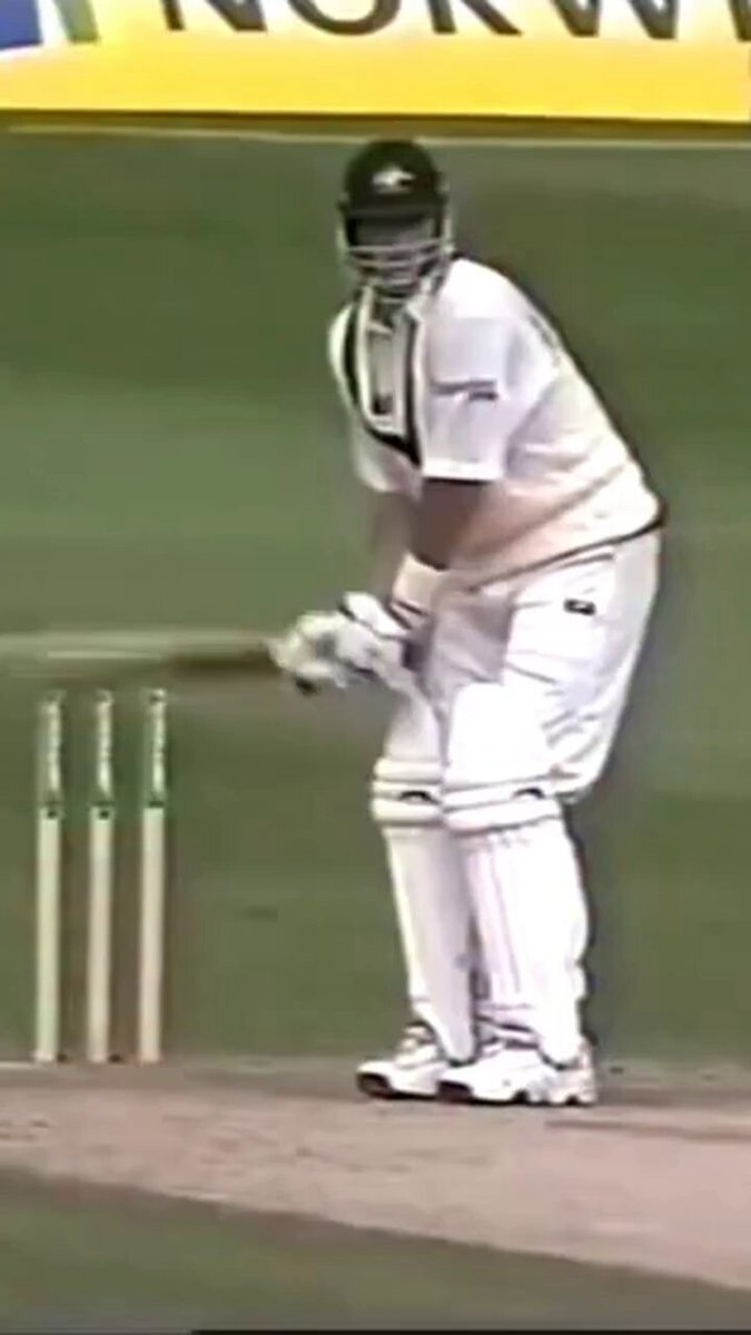 World cricket has hardly seen A Better timer and stylish right handed batsman than Mark Waugh❤️👏