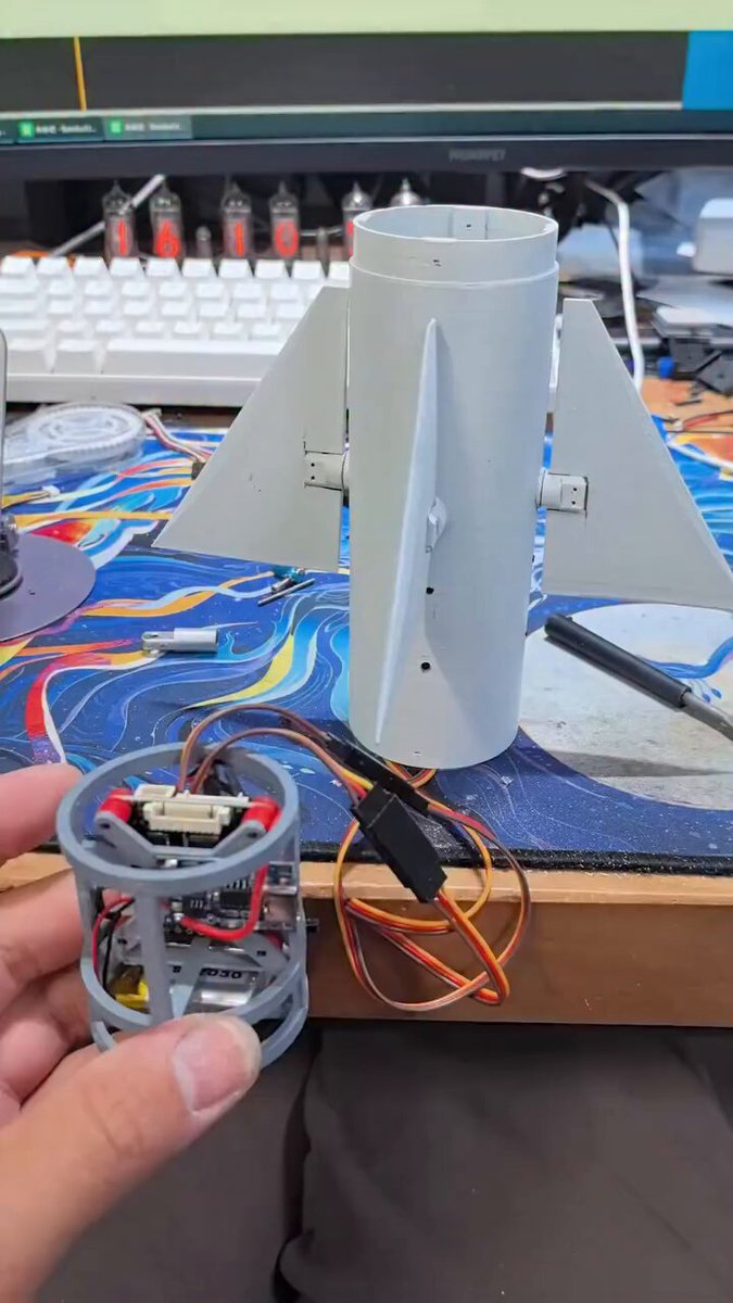 🚨 THIS CAGE IS HOW SPACEX STEERS ROCKETS That's active TVC - flight computer + servos gimbal thrust in real-time. 🚀 Real rockets don't use fins to steer, gyro corrects 100x/sec just like this. 🛰️