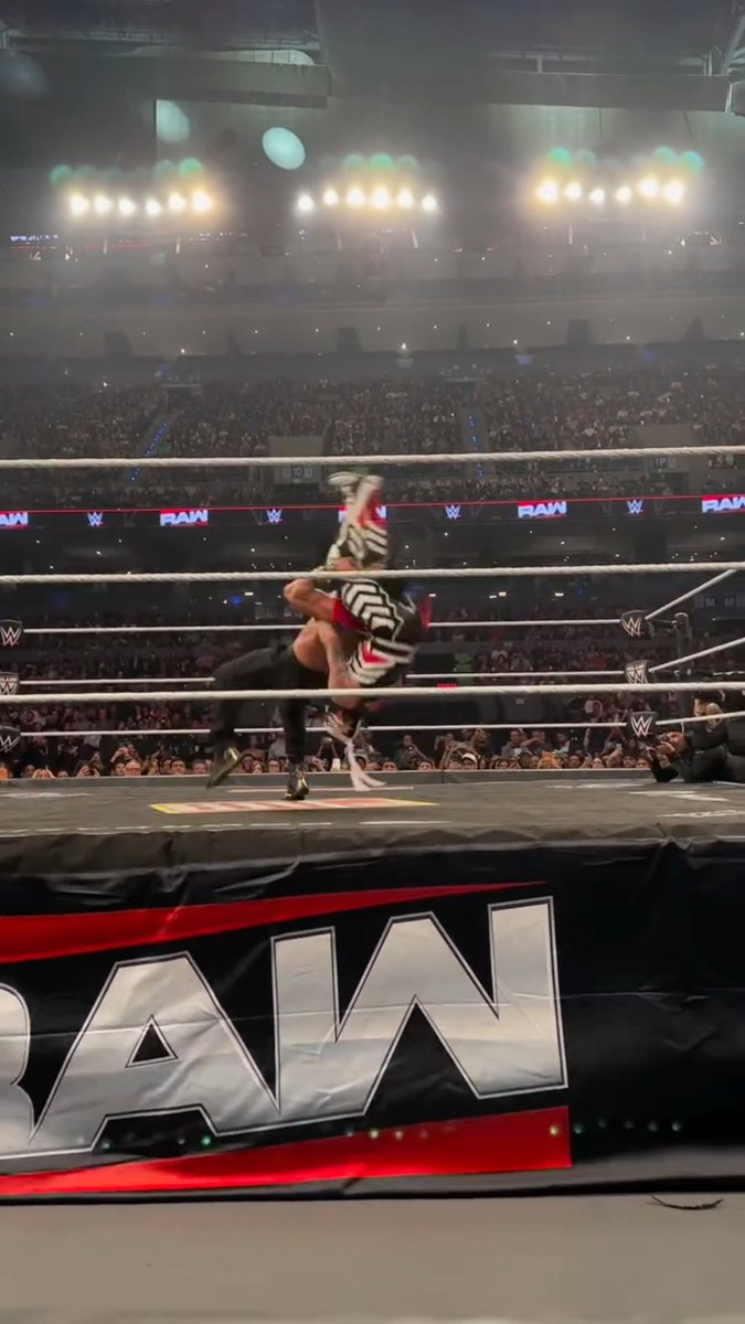 Roman Reigns taking a Mexican Destroyer then Penta taking a spear right after was one of the greatest moments of 2026 by far. Everything about this was just incredible. - S. Sami