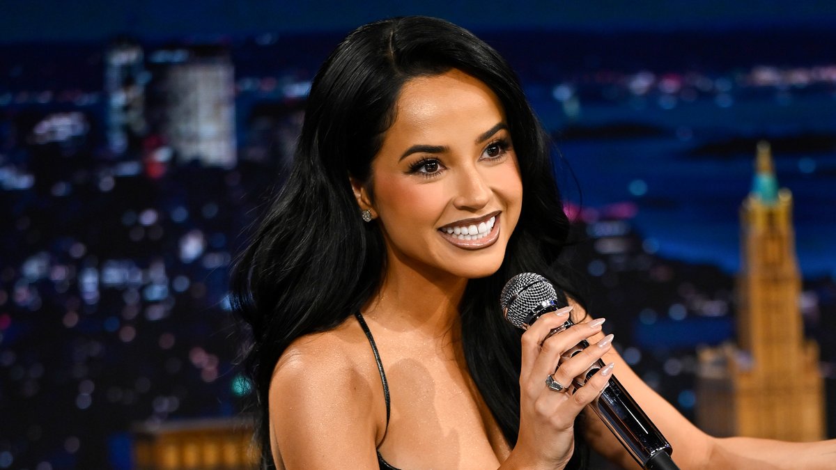 .Becky G performs “Hola, Mi Amor,” a lullaby written for her nephew 🥹 #FallonTonight