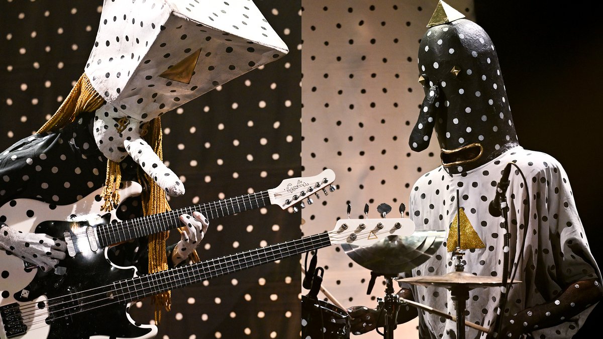 Angine de Poitrine performs “Zugzegk” in their U.S. TV debut! Watch the full performance ⬇️ #FallonTonight