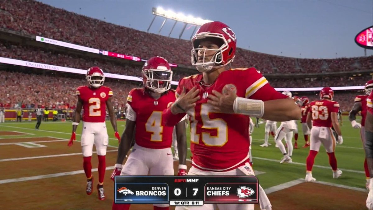 Mitch Holthus absolutely losing his mind as Patrick Mahomes opens 2026 with a heroic 15-yard TD run.