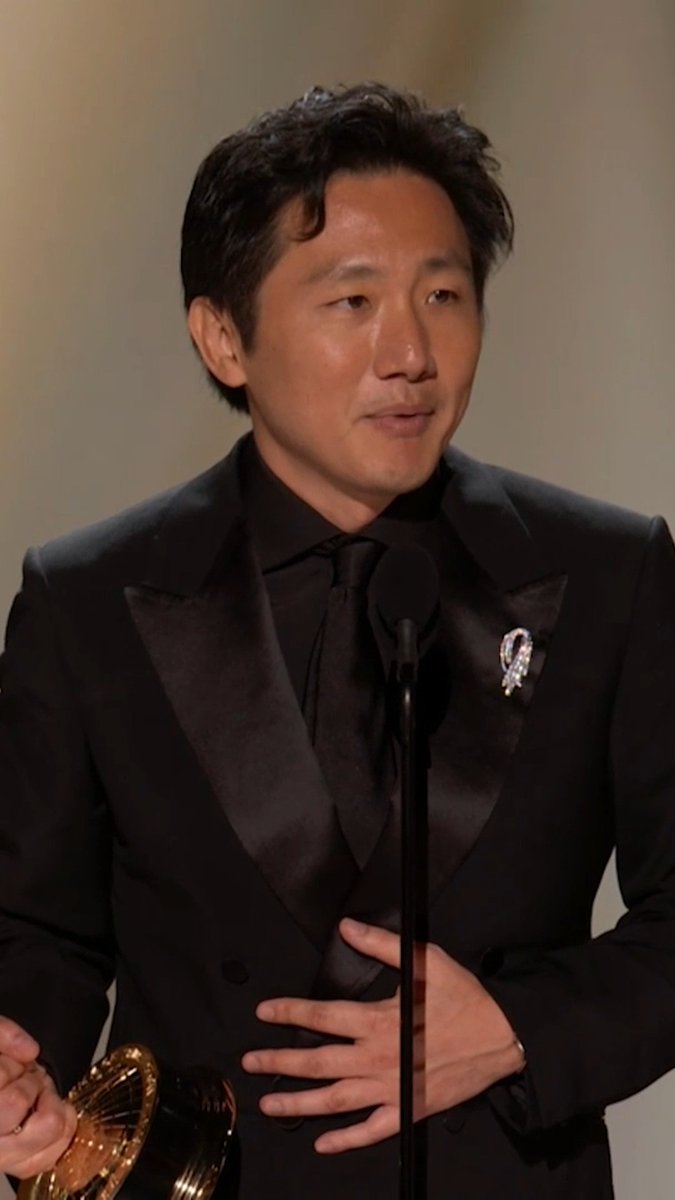 Hiro Murai wins the #Emmy for Outstanding Directing For A Comedy Series for “Widow's Bay” ✨