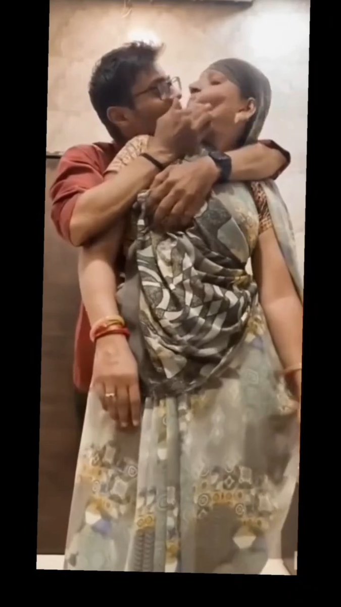 कल से सोशल मीडिया पर इन दोनों की वीडियो वायरल हो रही हैं, दवा किया जा रहा हैं कि दोनों प्रेमी प्रेमिका थे, लेकिन प्रेमिका की शादी कही और हो जाती हैं, शादी के बाद प्रेमिका प्रेमी से मिलने के लिए होटल आती हैं और यह वीडियो उसी मिलन वाले प्रोग्राम का हैं, युवक ने निजी पलों का