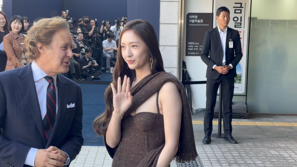 와 에프엑스 크리스탈 실물 처음 봐 .... ㅁㅊ 개예뻐 !!!!!