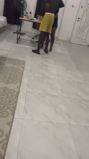 Drama ensued after a lady reportedly went to surprise her boyfriend with an unannounced visit, only to receive an unexpected surprise of her life 👀👀 🎥: fave.chizzy30
