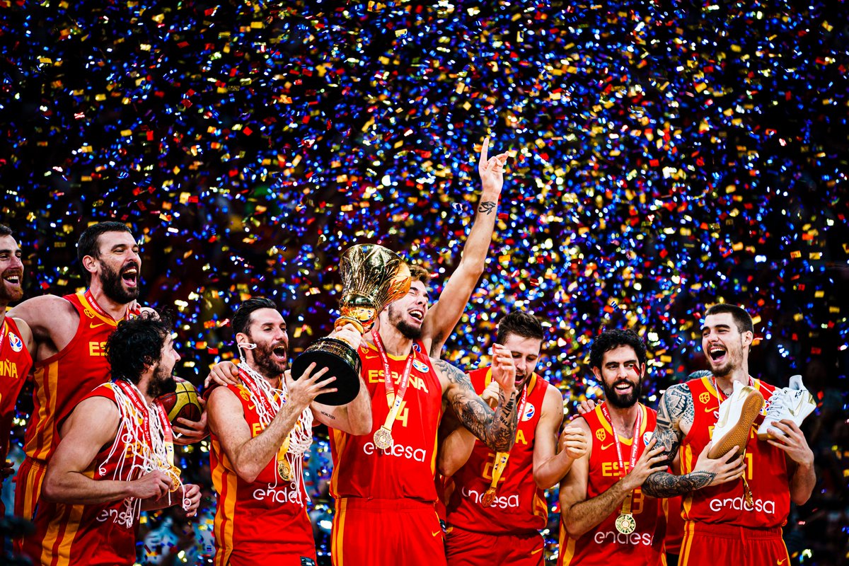 🇪🇸🏆Se cumplen 7 años de este momento. Campeones del Mundo en China. Inolvidable. Gracias por todo lo que nos hicisteis vivir. Eternos.