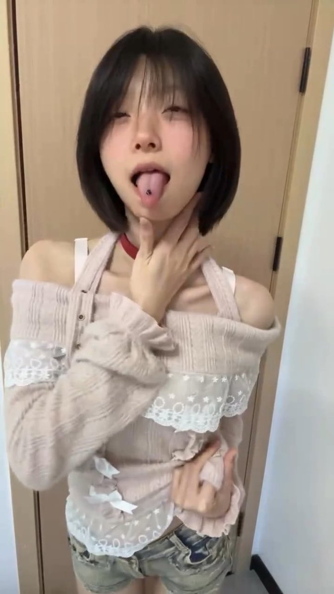 才高中就戴上项圈和打了舌钉，真的变成母狗了啊啊啊…#反差 #母狗 #女喘 #连麦