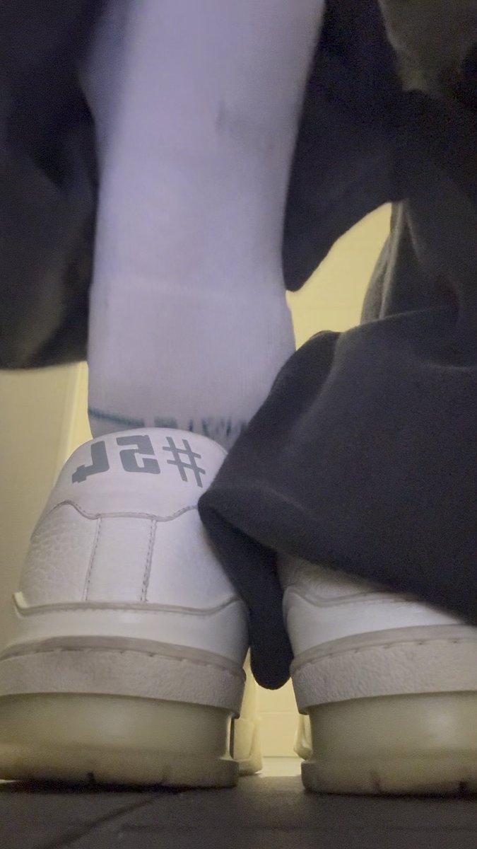 小狗🐶爬过来按顺序从鞋底到臭袜脚趾慢慢刷🥵#白襪 #whitesocks #原味 #gay #白袜 #臭襪 #gooner #s