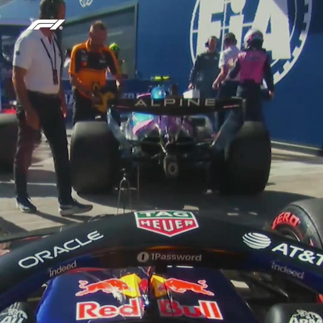 Rivals on track, ready to help off track 🤝 Great work from the McLaren mechanic to help cool Franco Colapinto's Alpine 🥶 #F1 #SpanishGP
