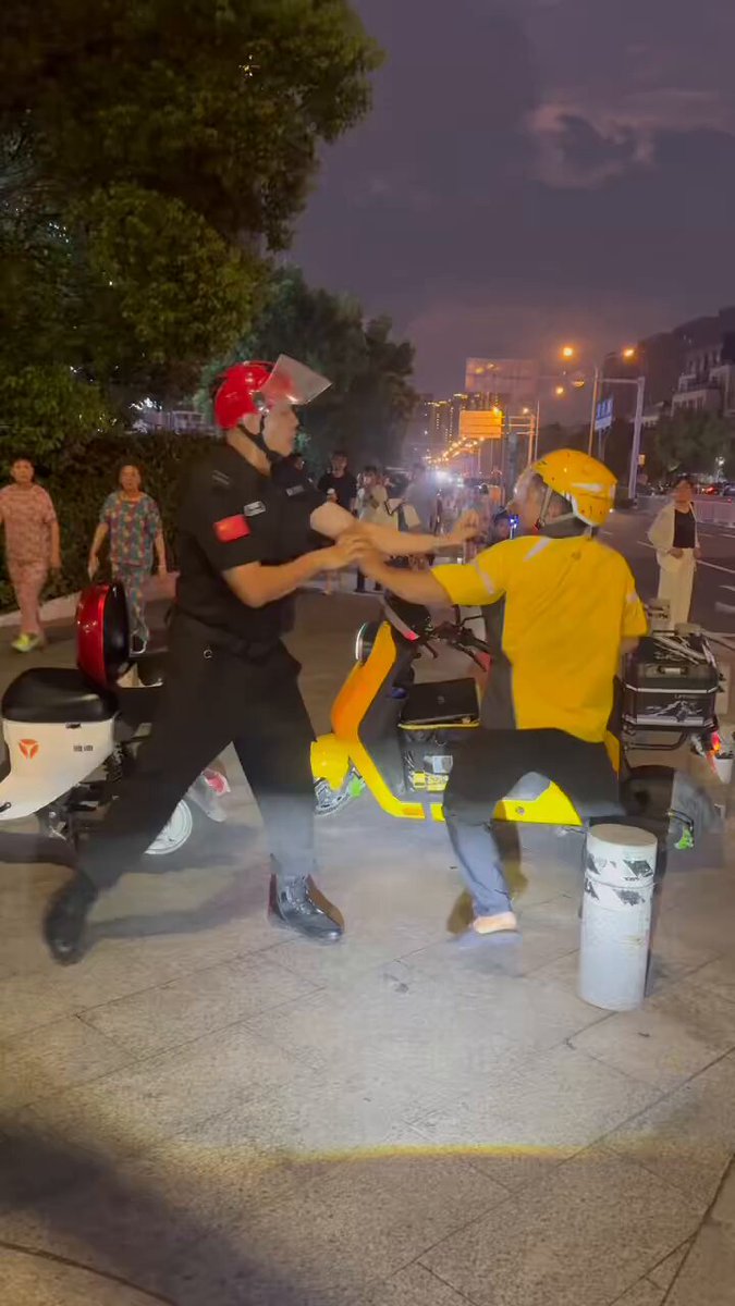 厉害的人拼脑子 普通的人拼体力 这差距就是境界之分 #老K爱交朋友