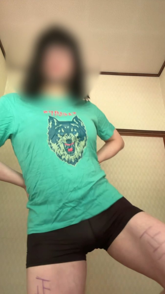 油性ペンだったの気づかなくてお風呂入ってもまだ消えてないのやばい。
