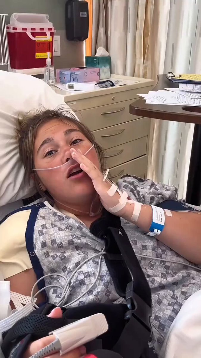 Woke up from anesthesia with ZERO idea what happened 😂😭 My brain was still loading… 1% 💀 The reactions made it even funnier! 🤣