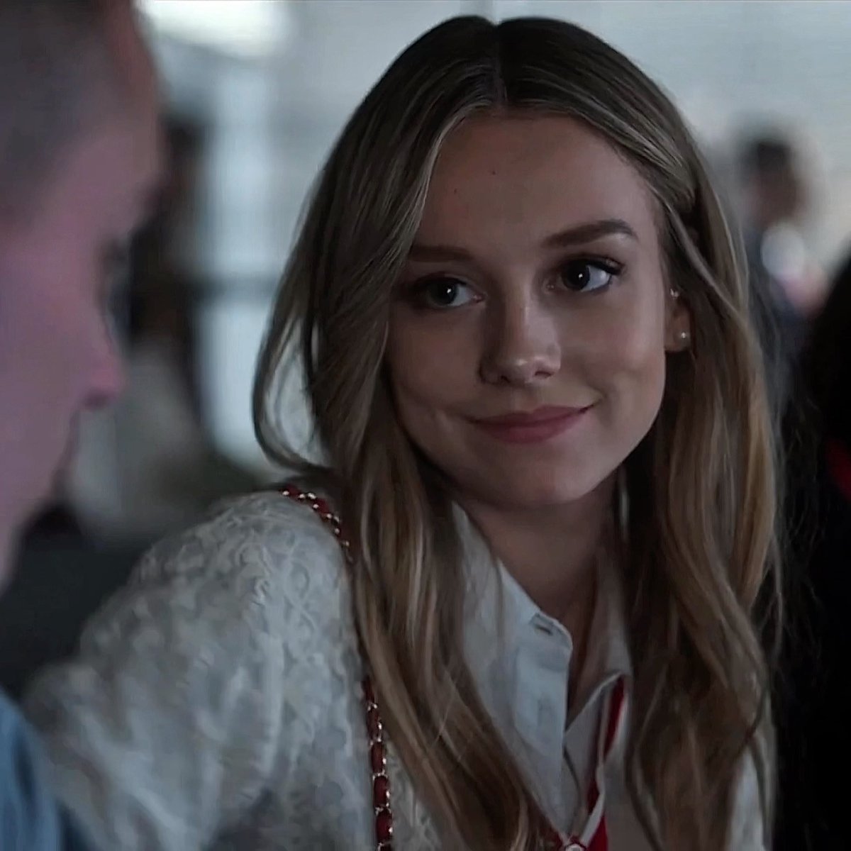 she had such a baby face i loved her character in Élite #EsterExpósito