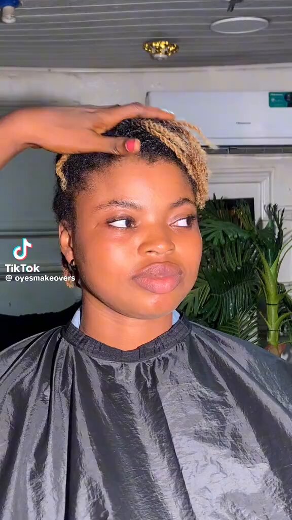 Client: mi o riran😂😂😂 Makeup artist : eriran na, shebi emi leleyi ni wajuyin😂😂😂 Wahala go sleep, una go dey wake am