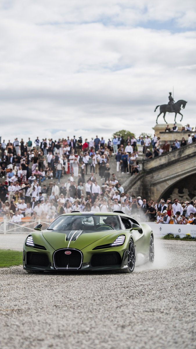 Where time stood still and passions came together, the BROUILLARD, alongside iconic MISTRAL, CHIRON, VEYRON and historic BUGATTI models gathered in the breathtaking setting of Chantilly Arts & Élégance. #BUGATTI #BROUILLARD #CHANTILLY – WLTP: