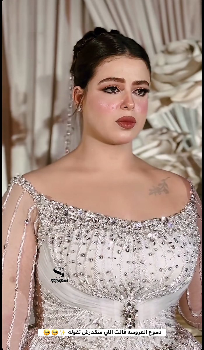 هو في سباق العروسة اللي هتنهج أكتر في فرحها هتاخد جايزة؟ ليه بيعلوا علي بعض بالشكل ده ؟ 😂😂