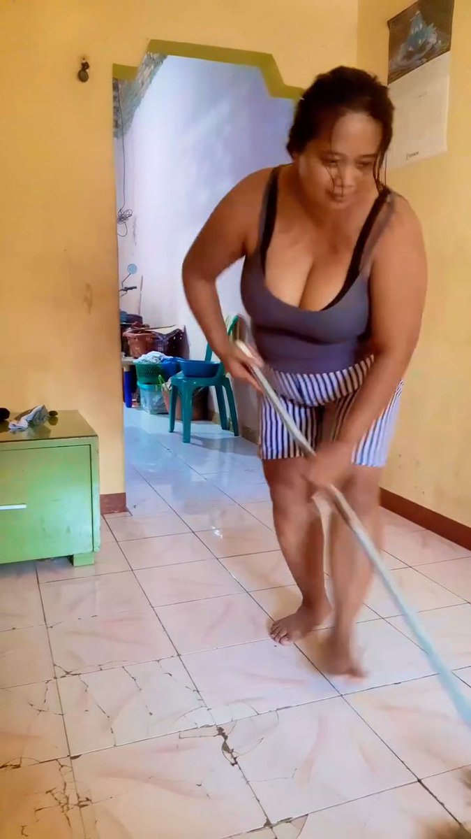 Bunda bersih bersih dulu