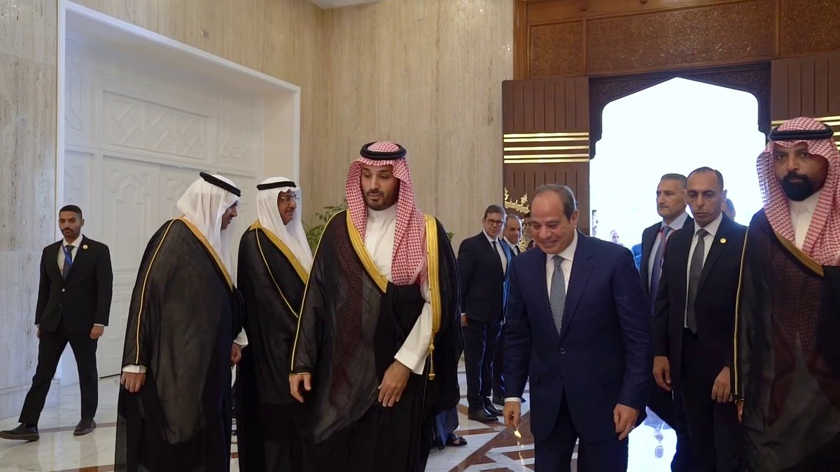 مشاهد من زيارة ولي العهد الأمير محمد بن سلمان إلى العاصمة المصرية القاهرة #محمد_بن_سلمان_في_مصر