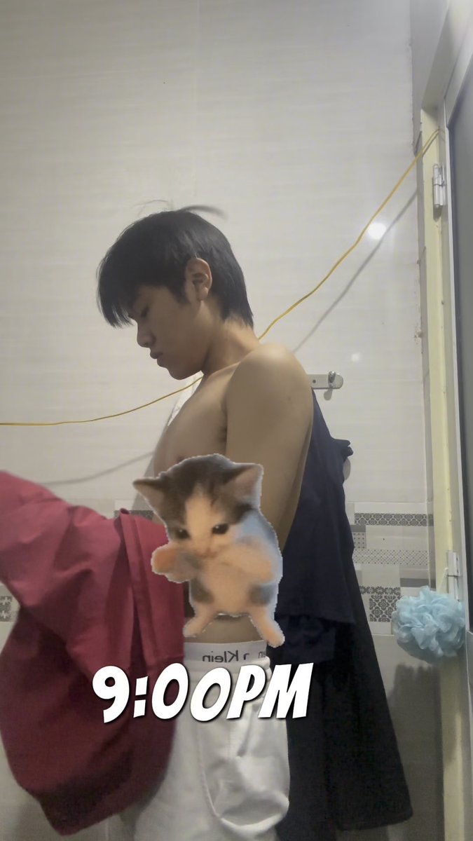 Vlog 03: A day off Sài Gòn mấy nay bụi quá, nhớ giữ sức khoẻ nha mấy cậu🥺. Vào skincare