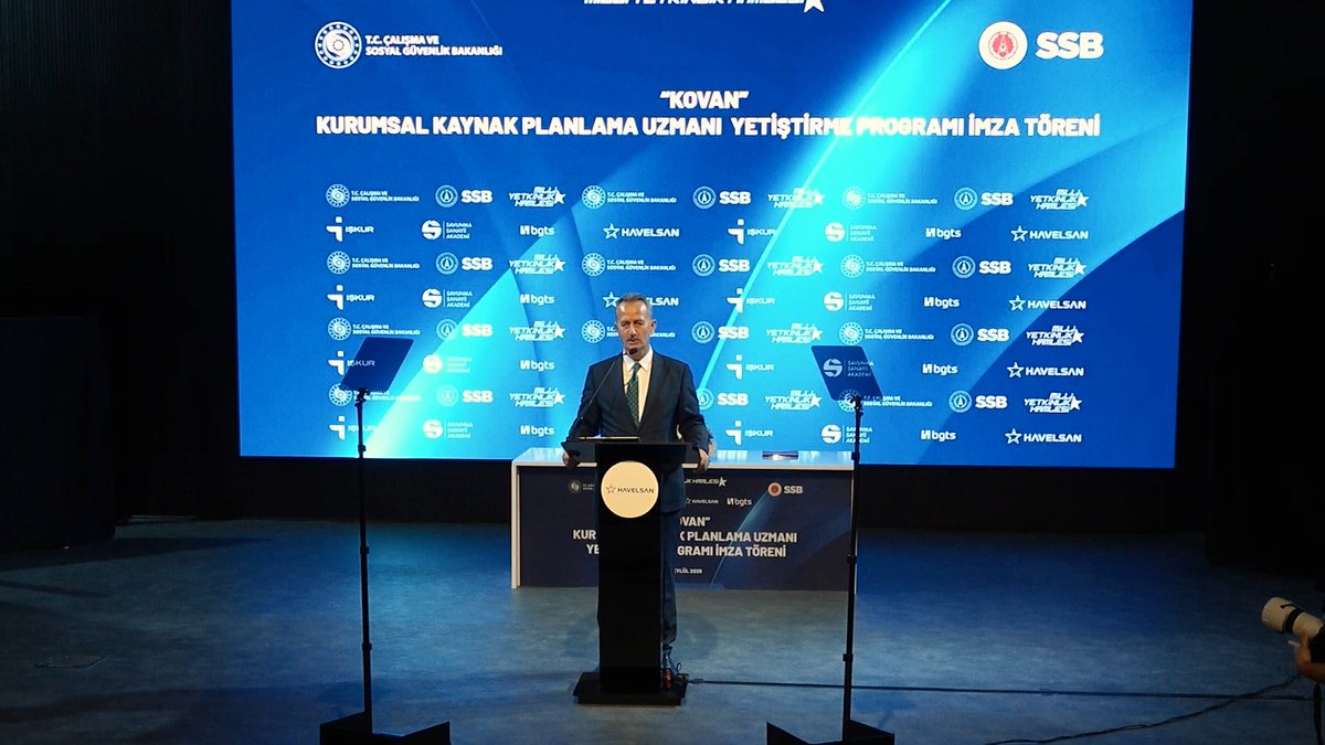 📍 Ankara | HAVELSAN Millî yazılım, yetkin uzman, güçlü dijital altyapı. 🇹🇷 Başkanımız Prof. Dr. Haluk Görgün, Sayın Çalışma ve Sosyal Güvenlik Bakanımız Prof. Dr. Vedat Işıkhan ile KOVAN Kurumsal Kaynak Planlama Uzmanı Yetiştirme Programı’nı başlattı. Başkanlığımızın koordinasyonunda ve #MillîYetkinlikHamlesi kapsamında geliştirilen eğitim programı, Başkanlığımızda da kullanılan KOVAN’ı kurumlara uyarlayacak uzmanlar yetiştirerek millî yazılımın yaygınlaşmasını ve nitelikli istihdamı destekleyecek. KOVAN; kurumların insan kaynaklarından satın alma süreçlerine kadar tek bir dijital altyapıda yerli ve millî bir yazılım çözümü olarak kurumların dijital dönüşümünde dışa bağımlılığı azaltan yerli bir alternatif sunuyor. Sayın Bakanımız Prof. Dr. Vedat Işıkhan’a, Çalışma ve Sosyal Güvenlik Bakanlığımıza, HAVELSAN’a ve İŞKUR’a programın hayata geçirilmesine verdikleri destek için teşekkür ediyoruz. ▫️ T.C. Çalışma ve Sosyal Güvenlik Bakanlığı ▫️ İŞKUR ▫️ HAVELSAN #MillîTeknolojiHamlesi
