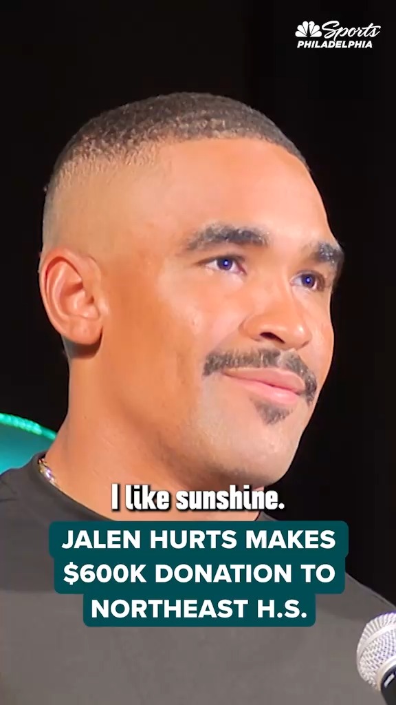 Jalen Hurts stopped by Northeast High School in Philadelphia to address the students after making an incredible donation 🥹