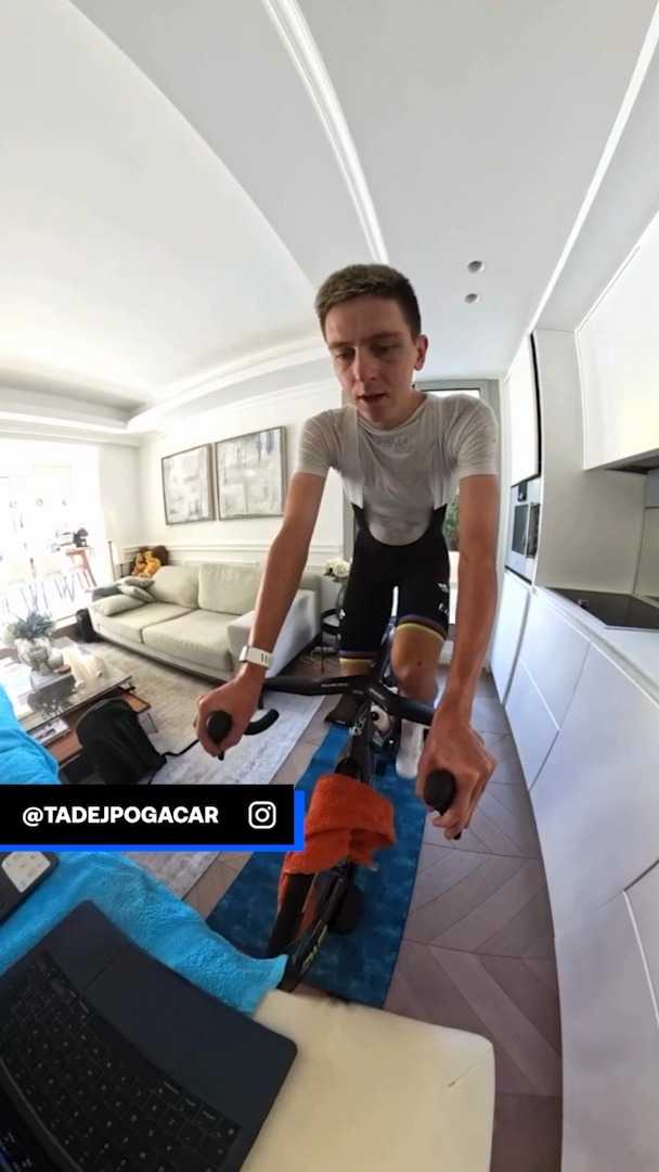 ESTÁ DE VUELTA 😎 Pogacar comparte un vídeo haciendo rodillo y con un mensaje lleno de ilusión "La clavícula está fuerte, la cabeza está fuerte y las pulsaciones altas. Estoy muy feliz" 👏