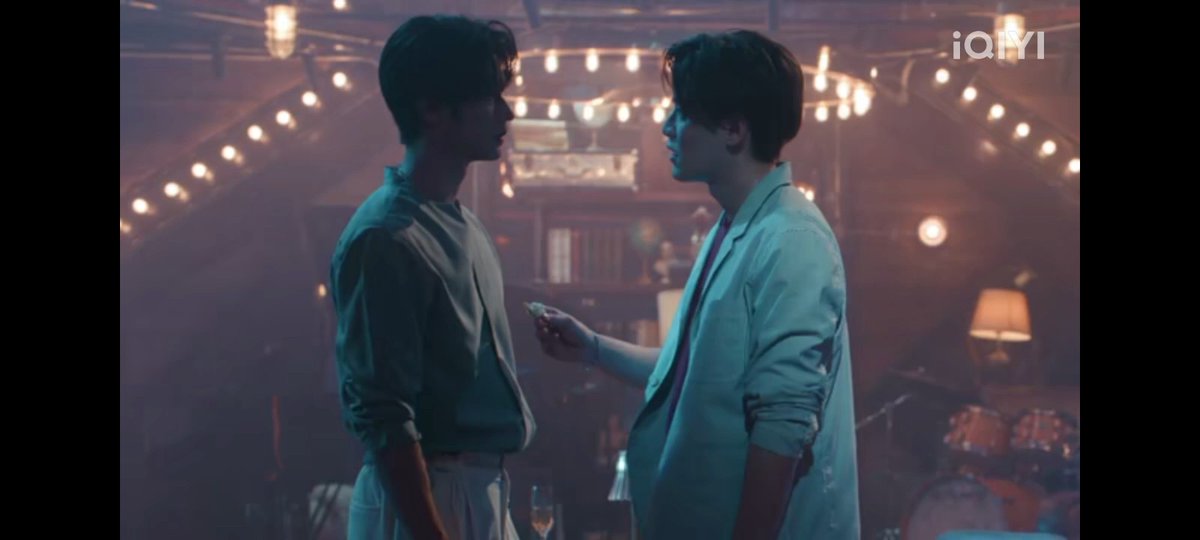 isso não é hate de jeito nenhum, mas custo a acreditar que deixaram essa ser a cena final do último episódio desse bl... desculpa gente não tem como defender esse episódio final, sinceramente. Love Destiny Final EP #บุพเพสันนิวาสFinalEP