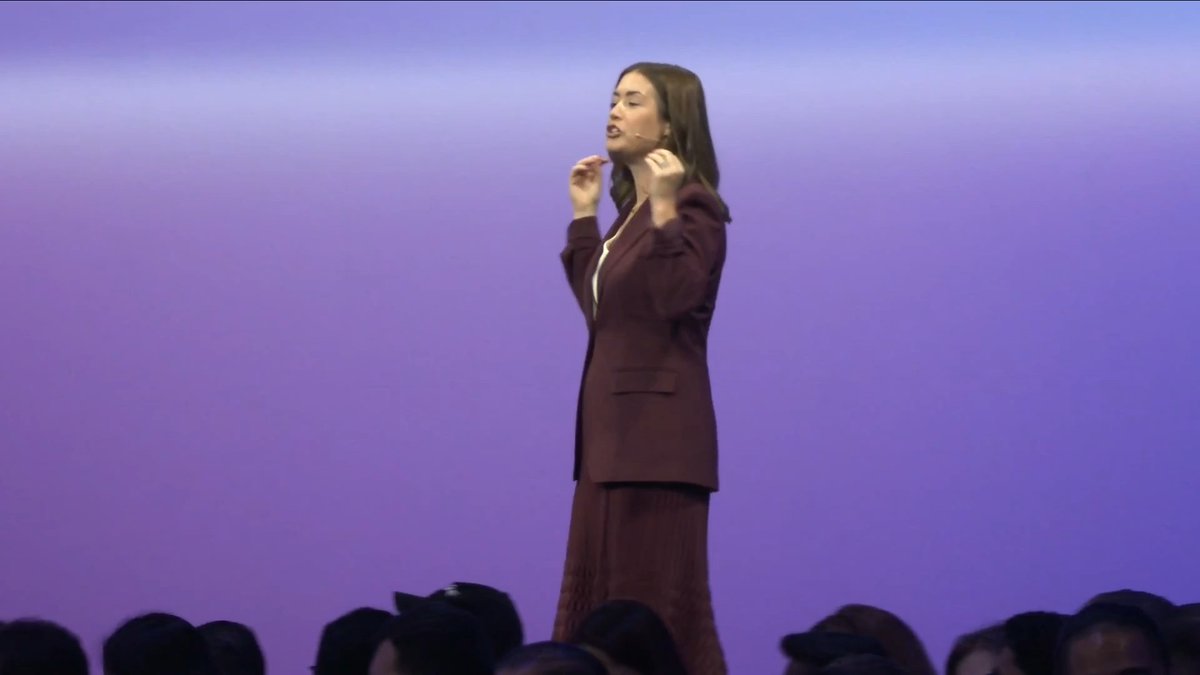 2M service calls. 30% resolved by AI agents. The Adecco Group shows how at Dreamforce: → Agentforce Voice + Service handle the call → Data 360 connects the context → Agent Fabric + Informatica route the work Humans step in with judgement, empathy and care