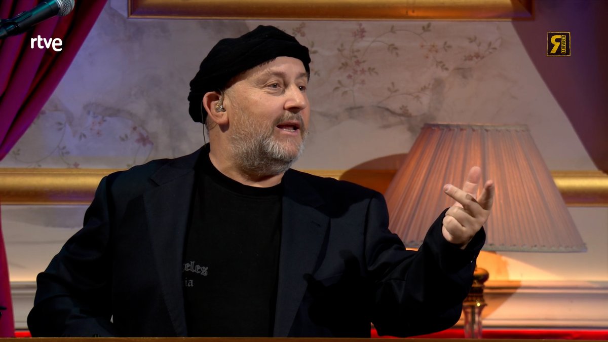 Está raro Ricardo, ¿no? Algo se ha hecho. Será el turbante que es nuevo #LaRevuelta