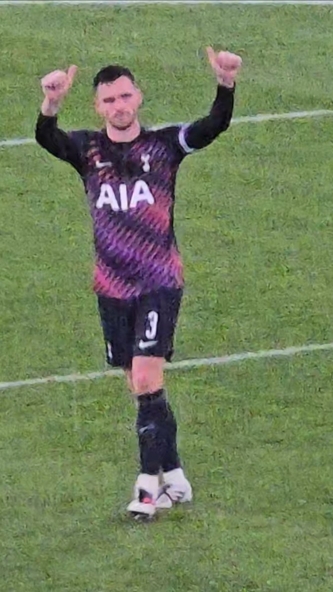 Always a Liverpool legend ❤️ THE KOP SHOW THEIR APPRECIATION FOR THE RETURNING ANDY ROBERTSON during and after Liverpool's 3-1 win over Tottenham in the EFL Cup 3rd round at Anfield.