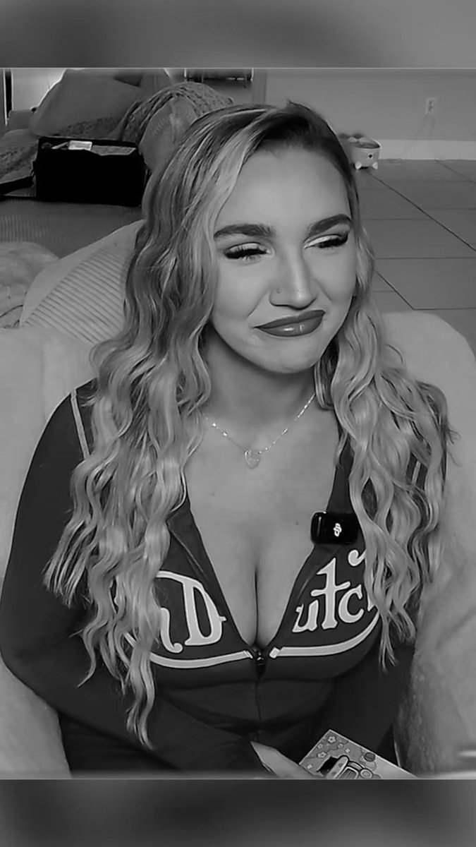2 years of streaming on @twitch 🥹 thank you guys for tuning in, following and subbing to all my shenanigans 😅 I can’t wait for all the things we get into year 3 ✨ #kendraclips #kendrasunderland #twitch #anniversary #kslibrarygirl