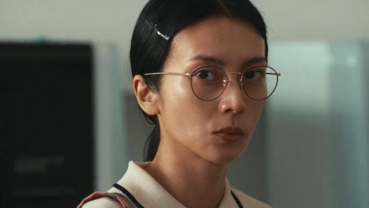 She has one year to live and some money saved up, and she’s about to spend it all on one man ⏳ One Year To Live, Buy A Man, arrives on Netflix November 5. #OneYearToLiveBuyAMan #KoShibasaki #EijiAkaso