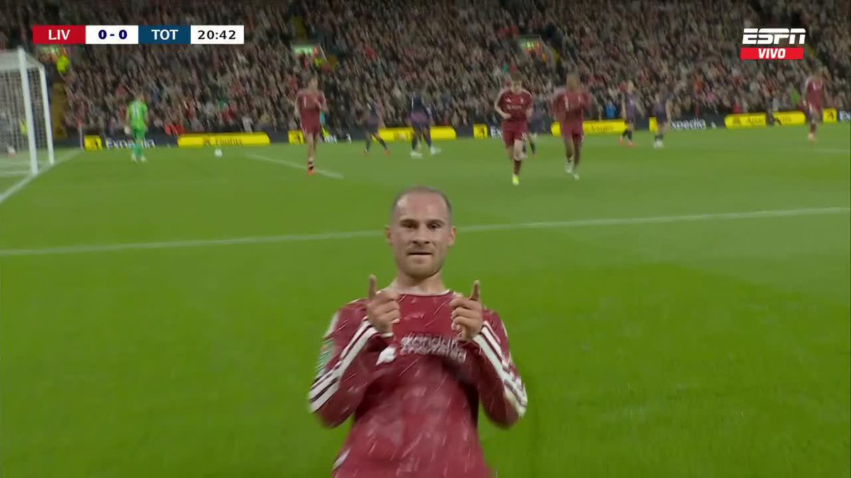 ¿No hay oferta de renovación para Alexis Mac Allister en el Liverpool? Bueno, pues el campeón del mundo sigue marcando golazos en Anfield. La joyita que se mandó en la Copa de la Liga ante Tottenham. Y sí, en el festejo mostró su 10 y su apellido. 🥵🔥