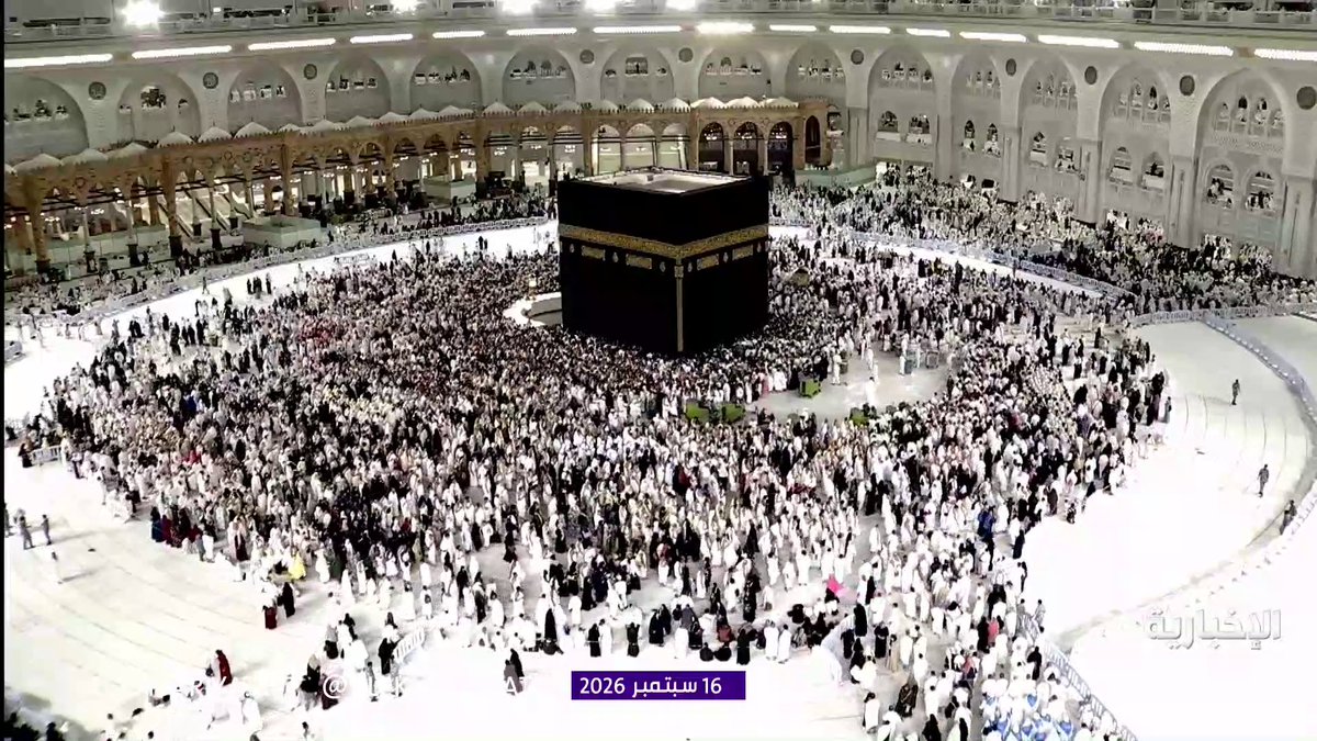 سكينةٌ تملأ المكان، وأمنٌ يحيط بضيوف الرحمن، وطمأنينةٌ في رحاب بيت الله الحرام.. لقطات مباشرة من المسجد الحرام حيث يؤدي ضيوف الرحمن مناسكهم بكل يسر وسهولة