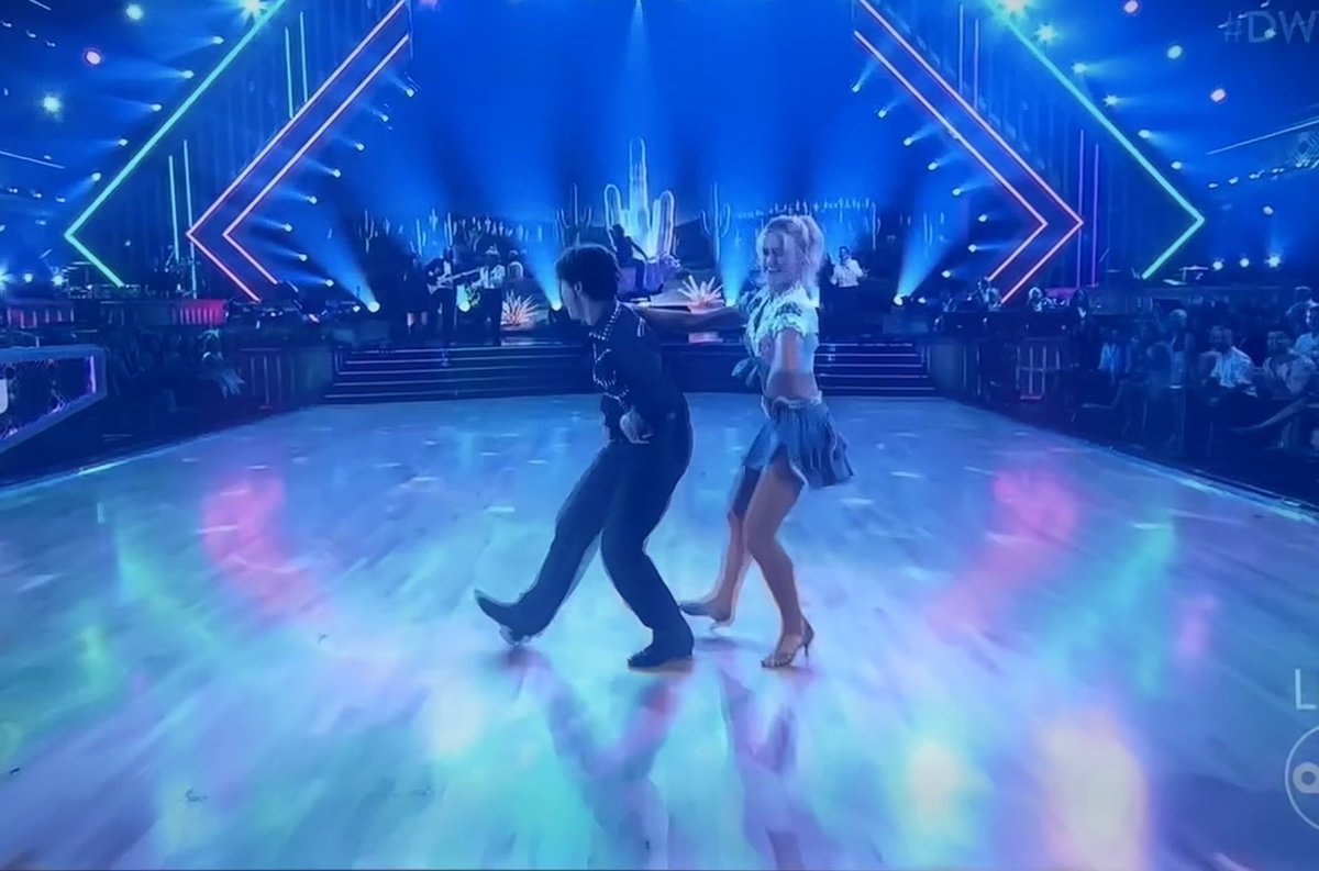 holy shitttt CONNOR W ate that shit UP!!! and riley on the choreo!!! idk who he is but he's off to a great start #DWTS🪩