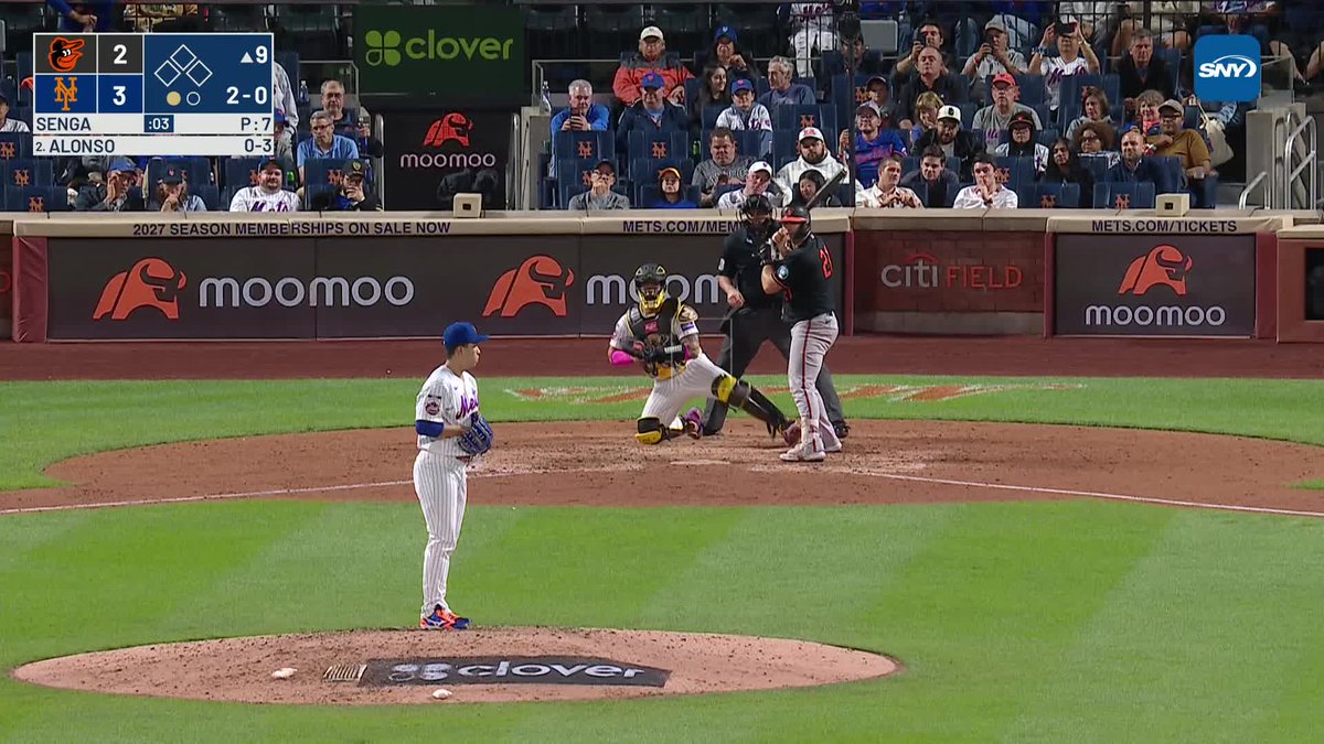 Pete Alonso gets the 300th home run of his career at Citi Field - a game-tying home run off of Kodai Senga.