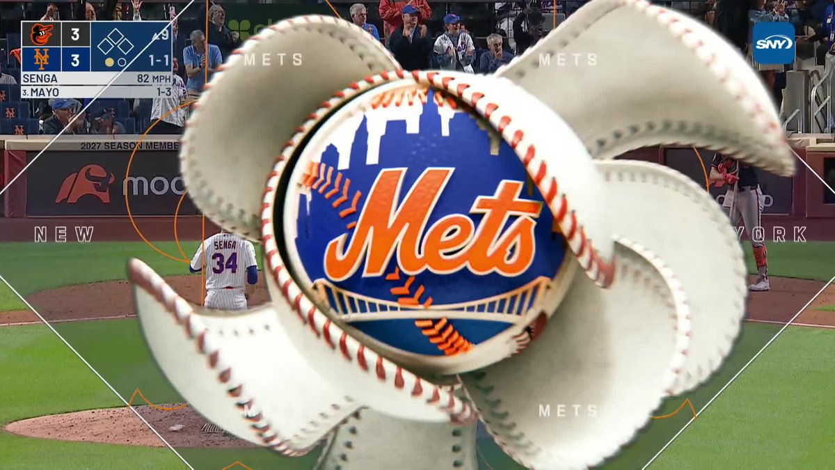 Pete Alonso takes a curtain call at Citi Field after his 300th career home run