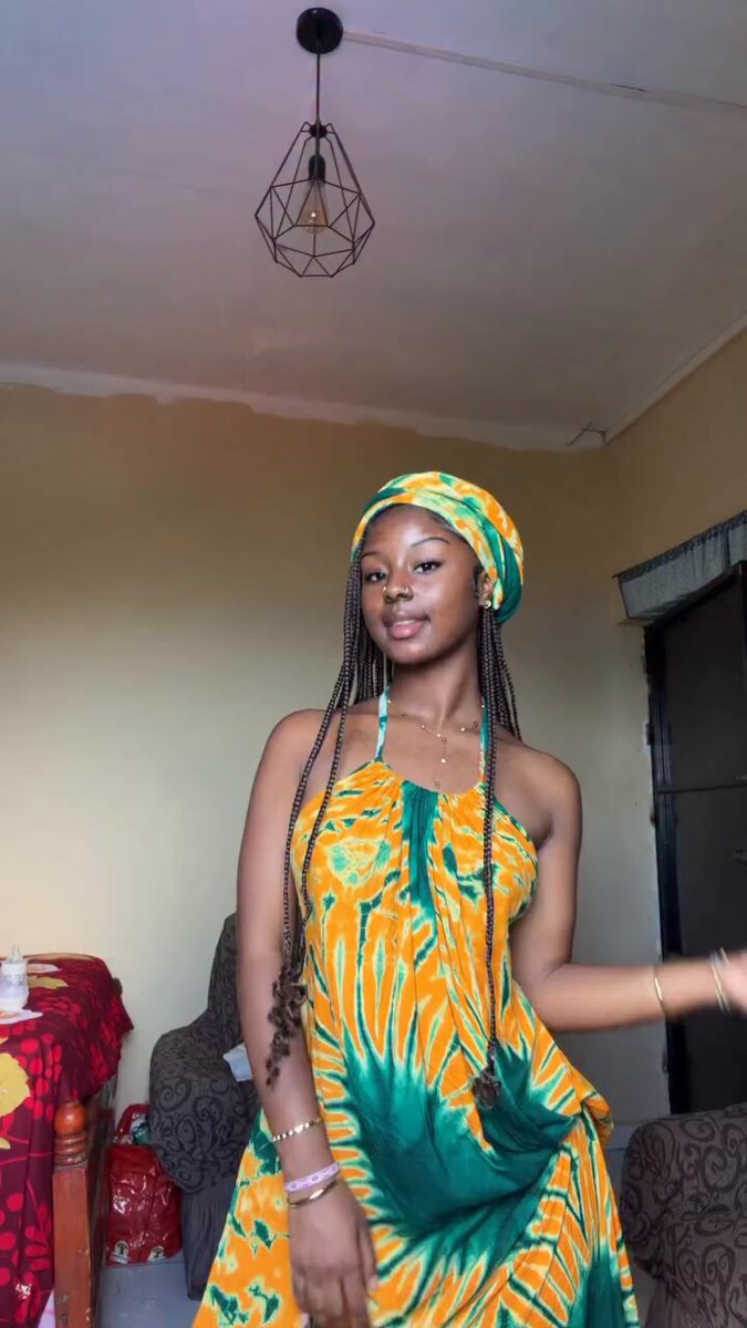 Elle n'est pas parfaite ? Qu'est-ce qui manque à sa beauté ? Perso : 20/10 🍫🦋